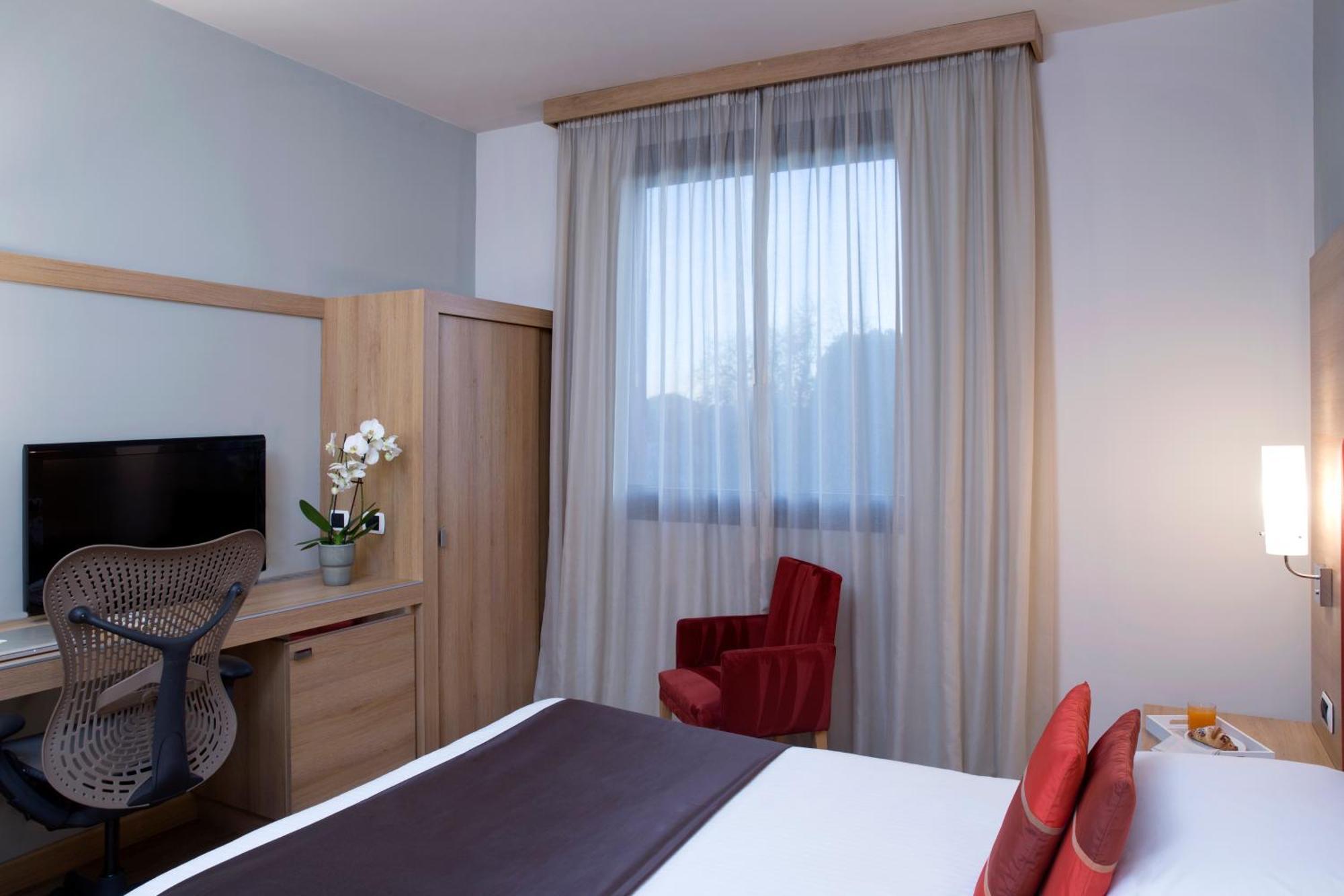 Dolce By Wyndham Milan Malpensa Hotel Somma Lombardo Exterior photo